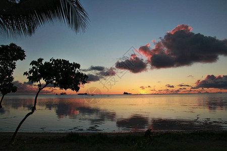 在热带岛屿的海滩上创造魔力高图片