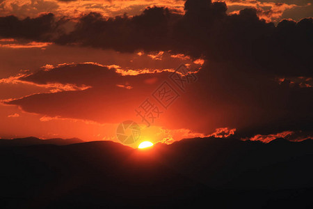 红色紫橙日落天空景观图片