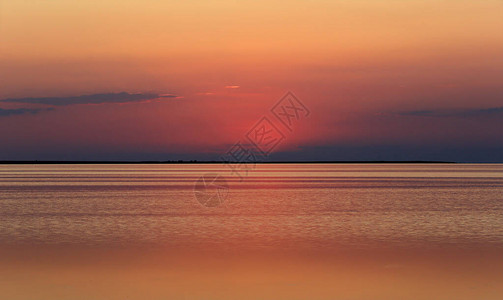 海上夜景日落后看海图片