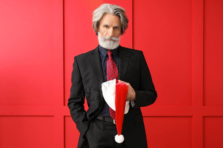 彩色背景下的时尚圣诞老人肖像图片
