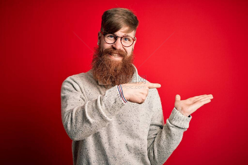 英俊的爱尔兰红发男子留着胡须图片