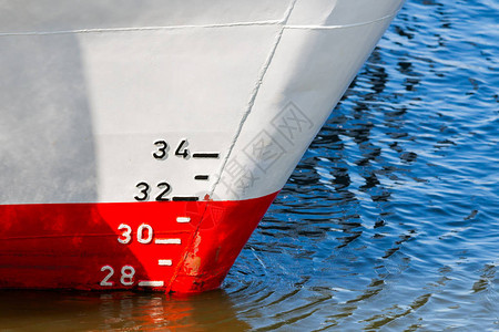 红船体和白船体配有水线和图片