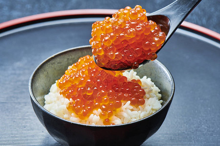 日本凶猛三文鱼蛋料理图片