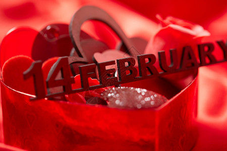 红丝织物浪漫概念上的情人节背景图片