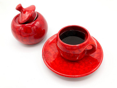 典型的意大利咖啡在红瓷杯中图片