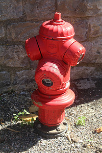 法国的一个红色消防栓背景图片