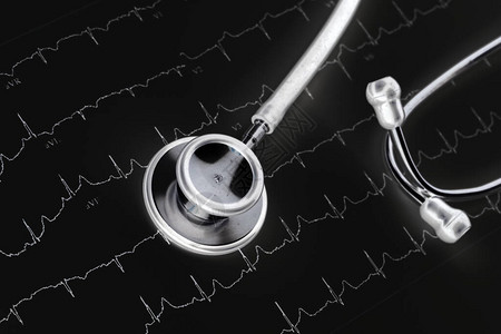 听诊器和红心脏检查概念保健图片