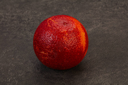 在自然背景的红色甜橙图片
