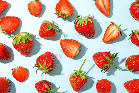 颜色背景的草莓和草莓平整成形特制夏图片