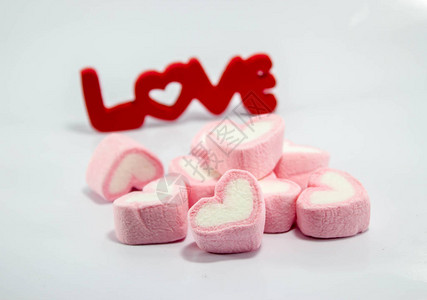 粉红心脏形状带有爱情文字图片