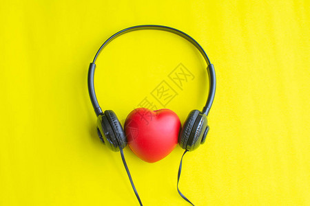 红色的心脏耳机爱的声音图片