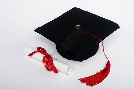 黑色毕业上限有红船和文凭图片