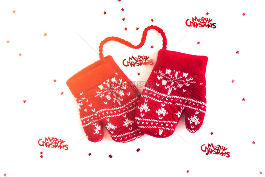 圣诞快乐信和红针织手套白底花运动的白图片
