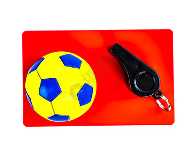 足球和红牌与白色背景上足球裁判的哨声足球锦标赛世界欧洲裁判图片
