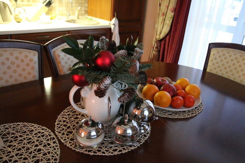 新年圣诞节礼物圣诞树冬天雪俄罗斯的冬天图片