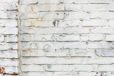 旧的白色洗砖墙破碎和肮脏图片