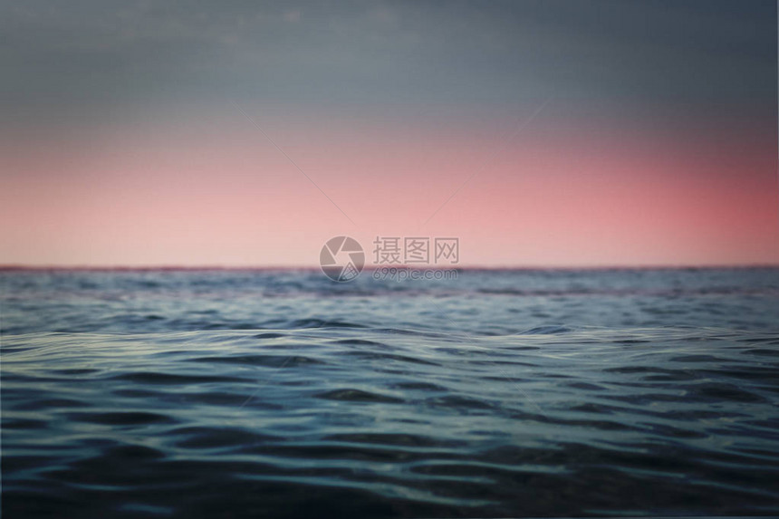 日落和日出时是海面海图片