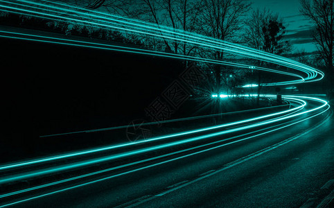 夜晚的汽车灯图片