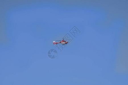 救援红十字直升机行动图片