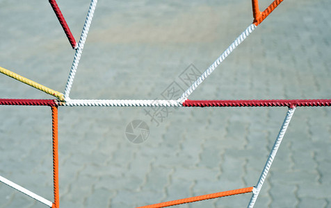 多色金属护栏的几何抽象形状图片