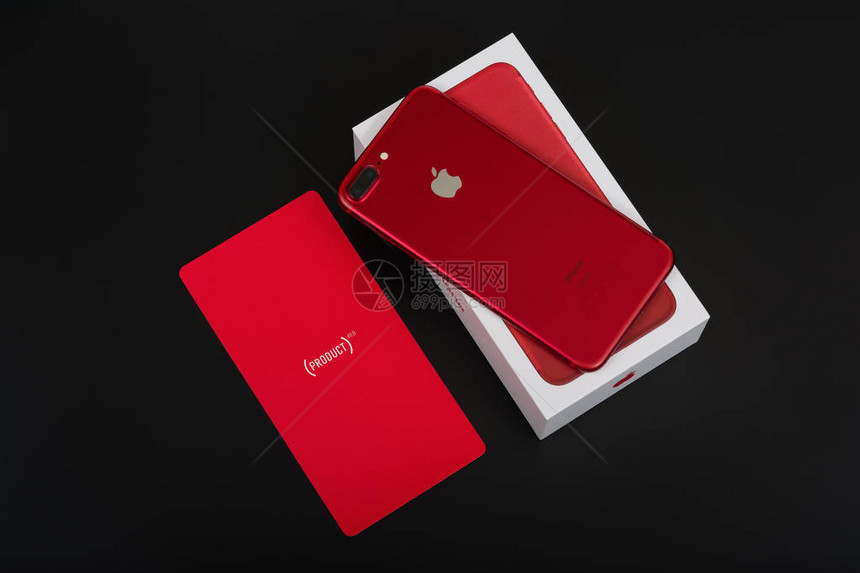 苹果iPhone7红色特别版黑背图片