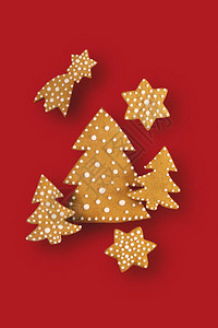 以圣诞树和星为形状的姜饼图片