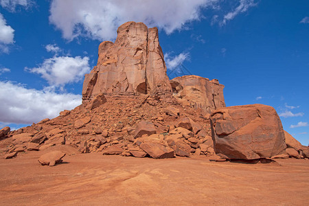在亚利桑那州古迹谷的砂石独立山岩周背景图片