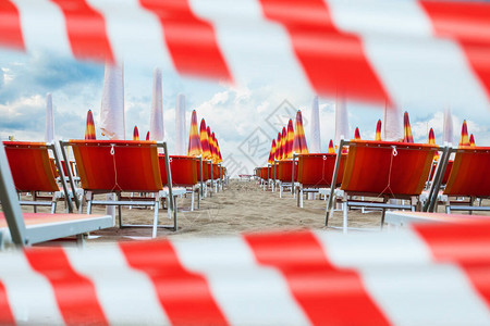 意大利封闭海滩带警示带沙滩休图片