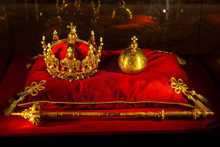 权杖和波兰冠背景图片