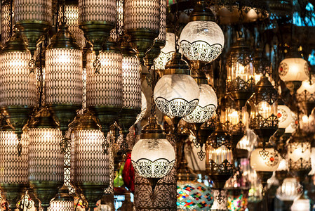 土耳其在大集市的传统纪念灯和蜡烛GrandB图片