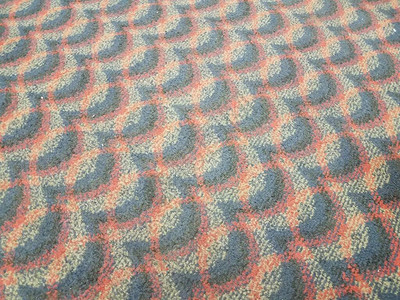 肮脏的红色蓝色和灰色地毯图片