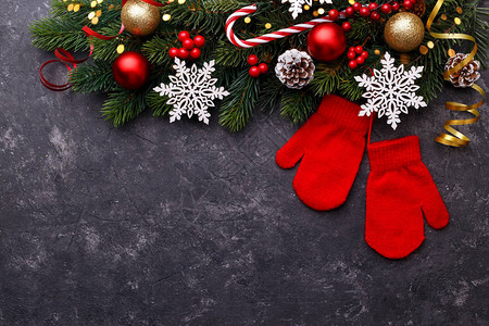 圣诞节或新年贺卡红和金装饰黑色背景图片