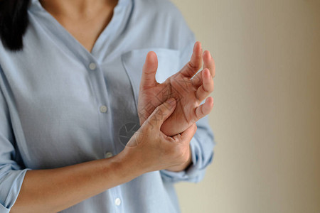 女人手腕臂疼痛长时间工作办公室综合症医疗保图片
