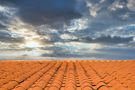 红色采石场的屋顶背景图片
