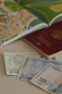 带钱的俄罗斯护照图片