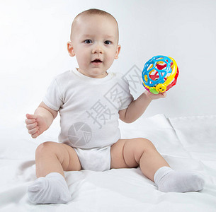照片来自一名9个月大的婴儿身着白图片