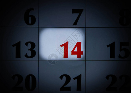 日历中的数字14以红色突出显示计划笔记会议的日图片