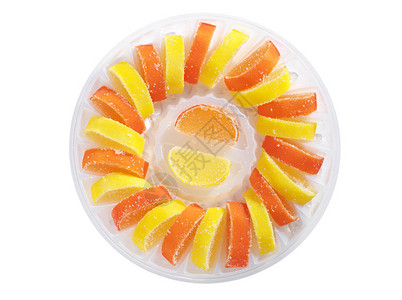 以柠檬和橙色切片形式在塑料包装中隔绝于白底图片