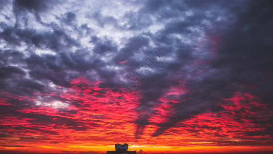 日落时火红的天空背景图片图片