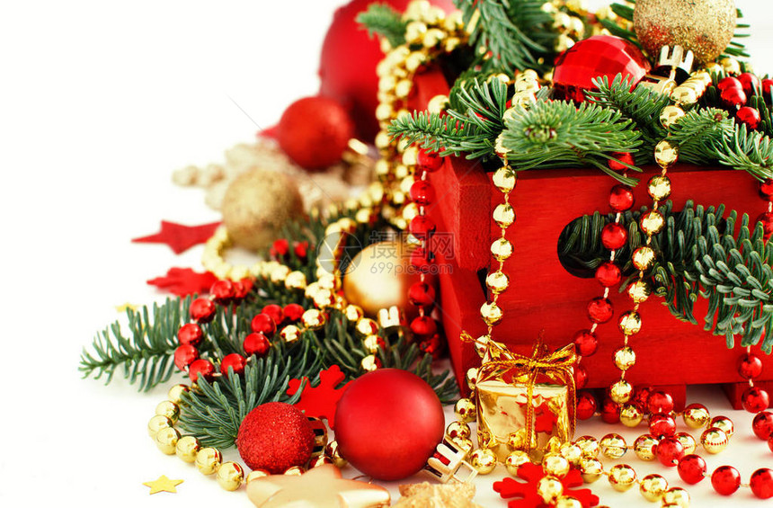 红色和金色节日圣诞节装饰品图片
