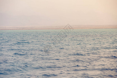 红海蓝色波浪夏天背景图片