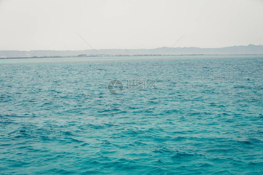 红海蓝色波浪夏天背景图片