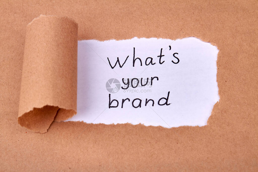 发现您的品牌的概念未覆盖的米色纸和您的品牌口号在显图片