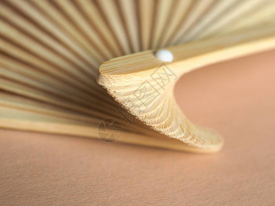 由竹木和纸制成的日本传统折叠手持风扇K图片