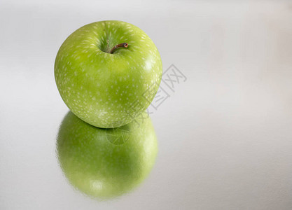 与光绿苹果隔离并用背景图片