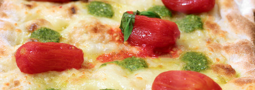意大利披萨加绿色辣椒图片