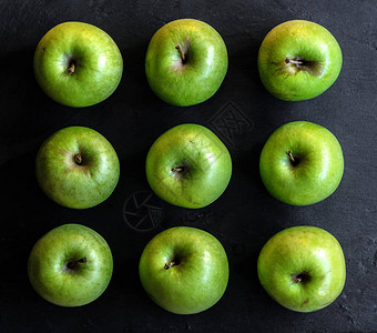 绿色苹果对齐的坐标线背景图片