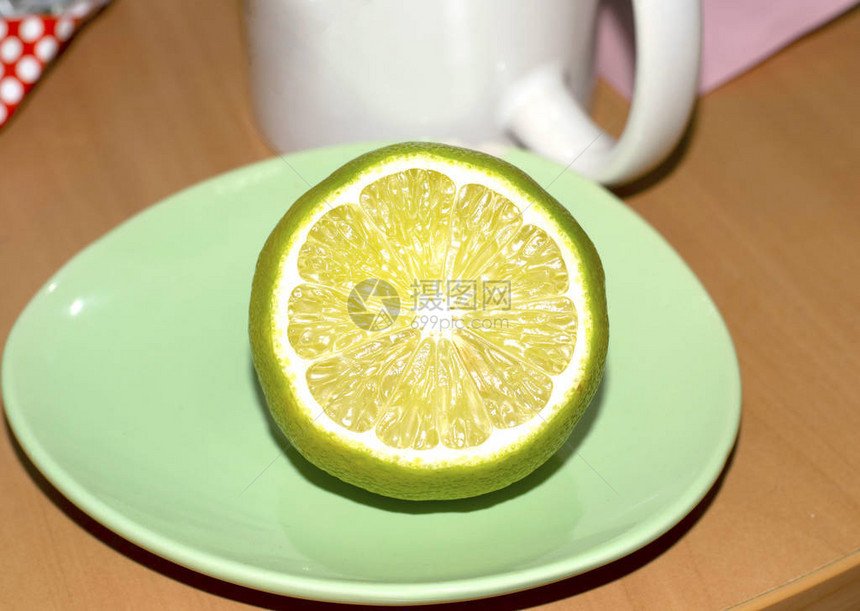 新鲜绿色柠檬的好照图片