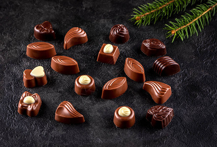比利时巧克力果仁糖配圣诞树图片
