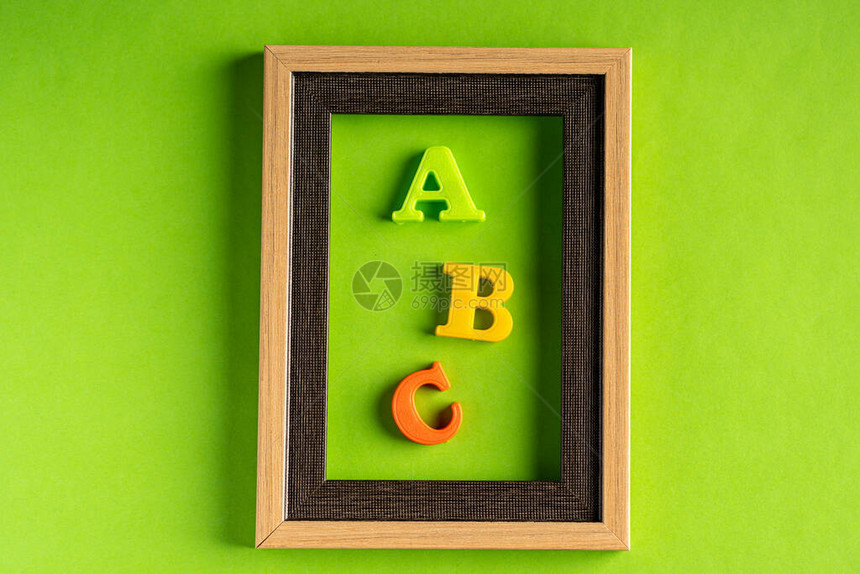 ABC和绿色背景的空相框图片